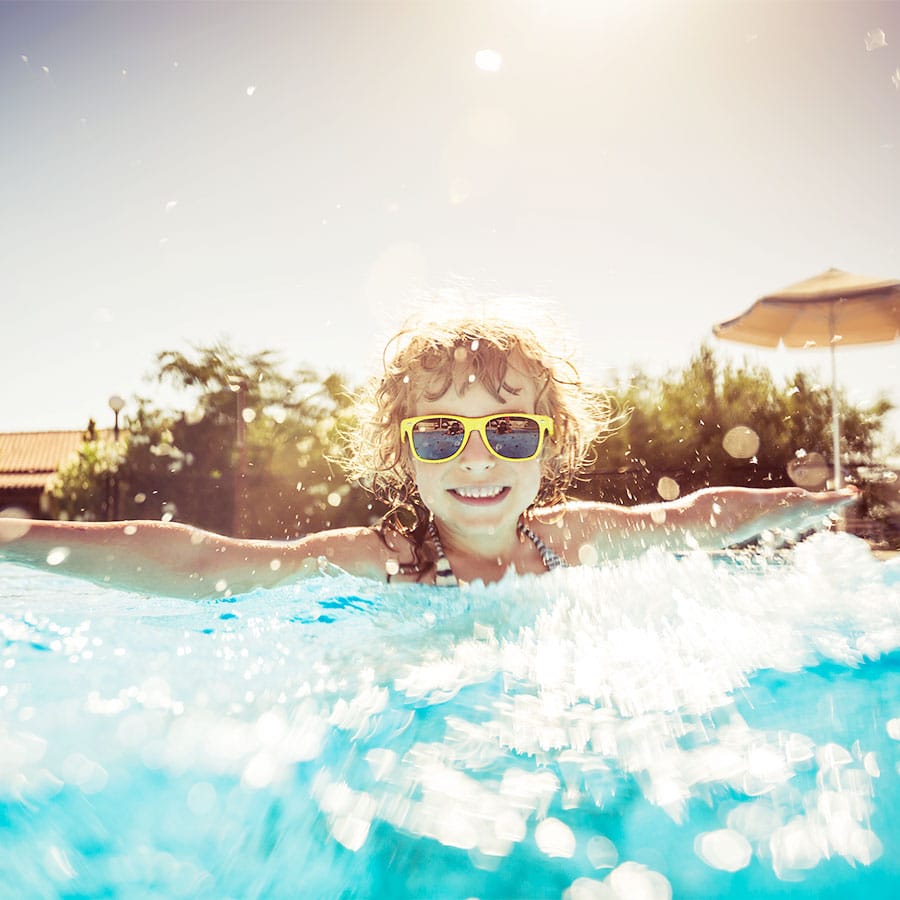 E90L-Little Child In A Hot Tub